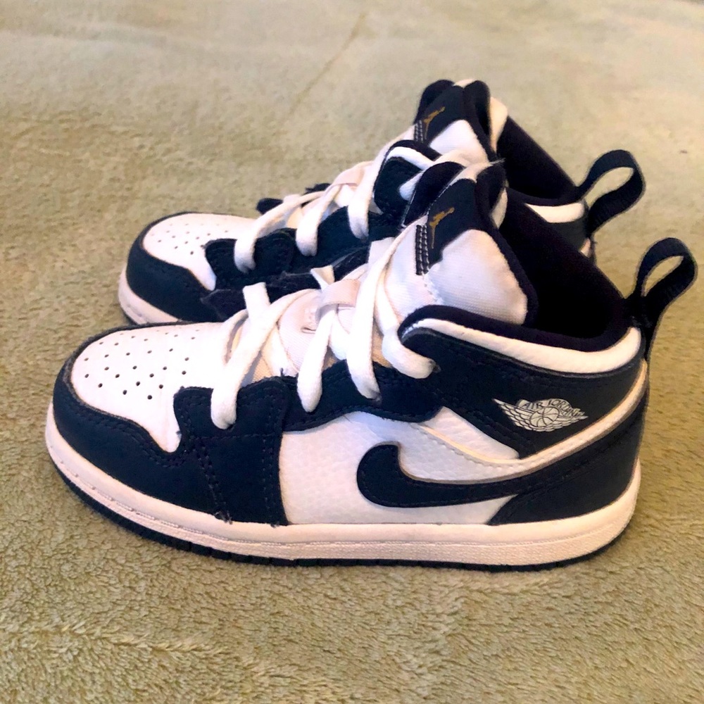Jordan 1 Mid White Metallic Gold Obsidian